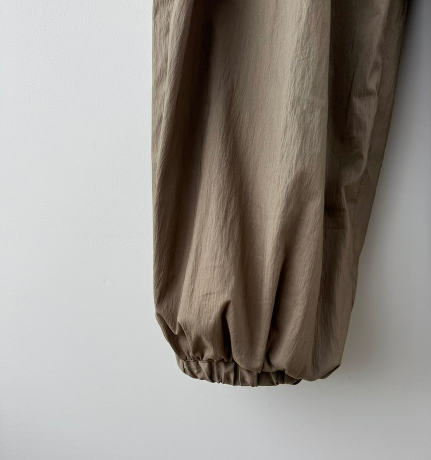 ATTACHMENT PANTS (KHAKI) TENNE HANDCRAFTED MODERN パンツ 通販 取扱店