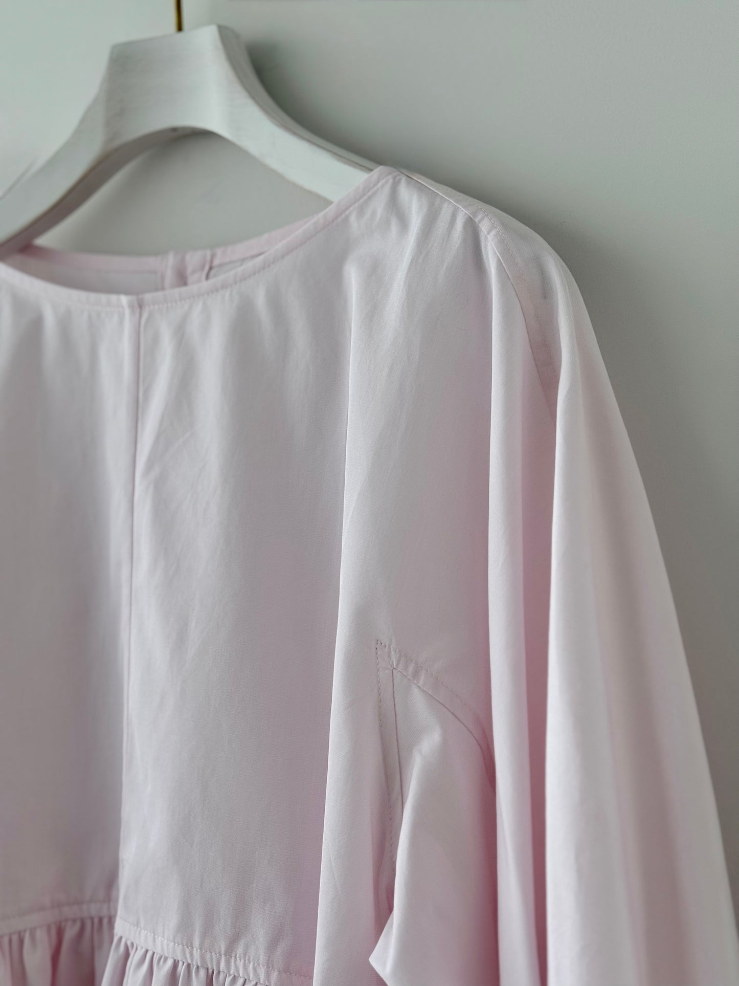VOLUME SLEEVE GATHER PULLOVER TENNE HANDCRAFTED MODERN ブラウス 通販 取扱店
