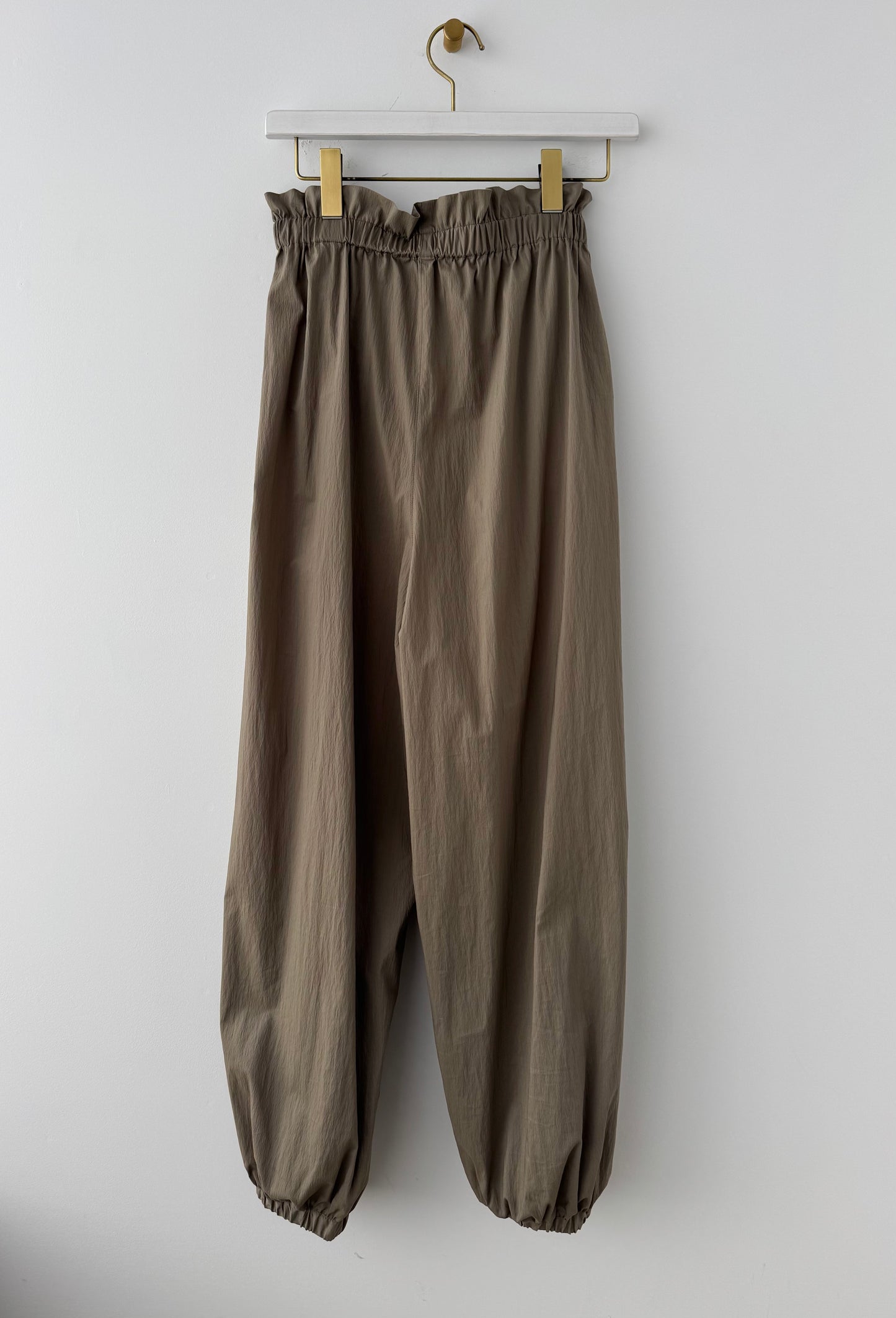 ATTACHMENT PANTS (KHAKI) TENNE HANDCRAFTED MODERN パンツ 通販 取扱店