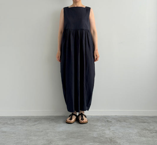 VISCOSE LINEN NO SLEEVE COCOON DRESS (DARK NAVY) TENNE HANDCRAFTED MODERN 通販 取扱店 着画 全身