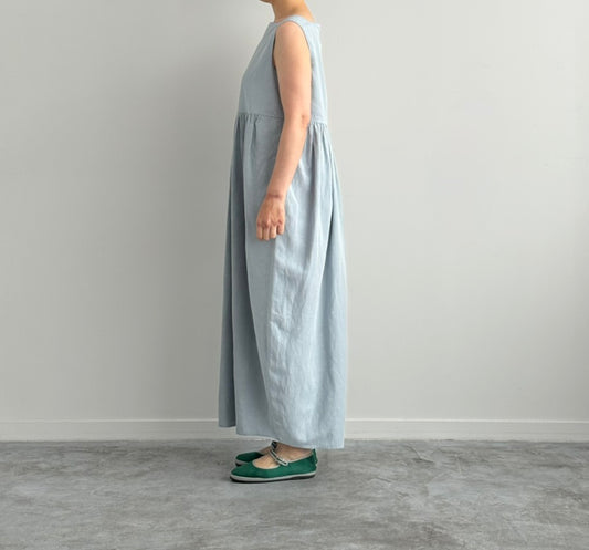 VISCOSE LINEN NO SLEEVE COCOON DRESS (LIGHT BLUE) TENNE HANDCRAFTED MODERN 通販 取扱店 着画 横