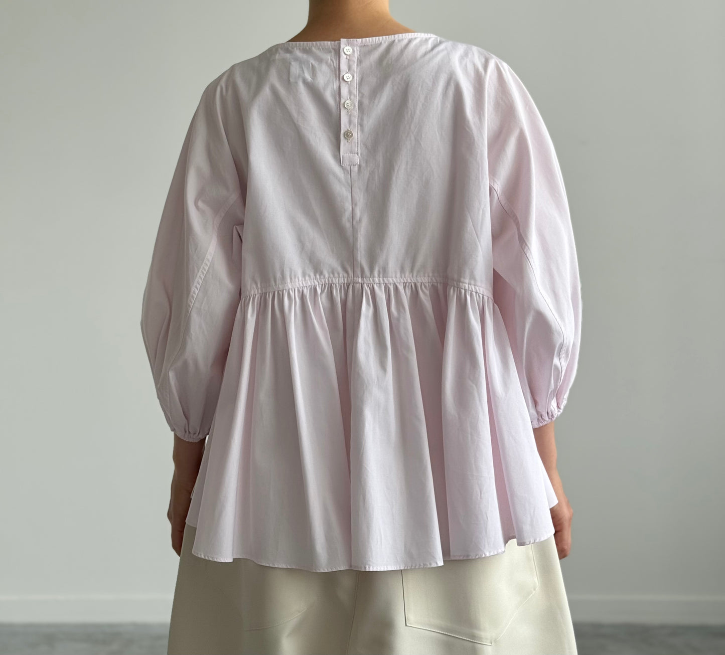 VOLUME SLEEVE GATHER PULLOVER TENNE HANDCRAFTED MODERN ブラウス 通販 取扱店