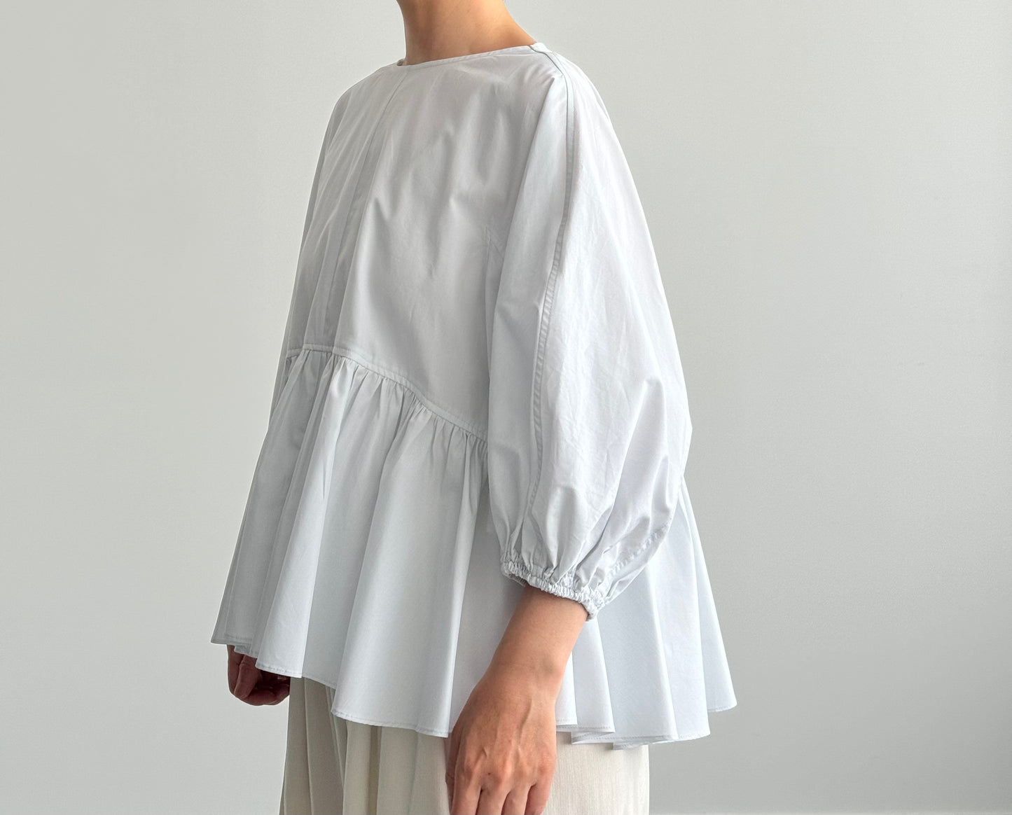 VOLUME SLEEVE GATHER PULLOVER TENNE HANDCRAFTED MODERN ブラウス 通販 取扱店