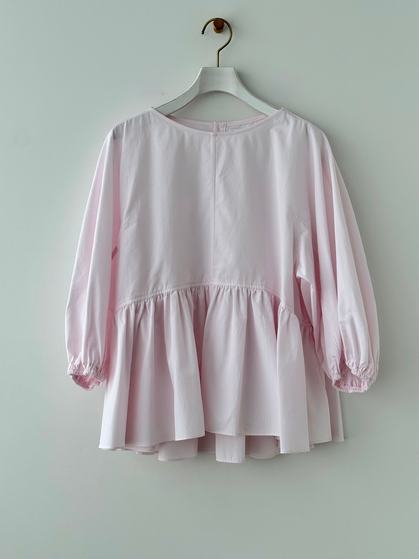 VOLUME SLEEVE GATHER PULLOVER TENNE HANDCRAFTED MODERN ブラウス 通販 取扱店