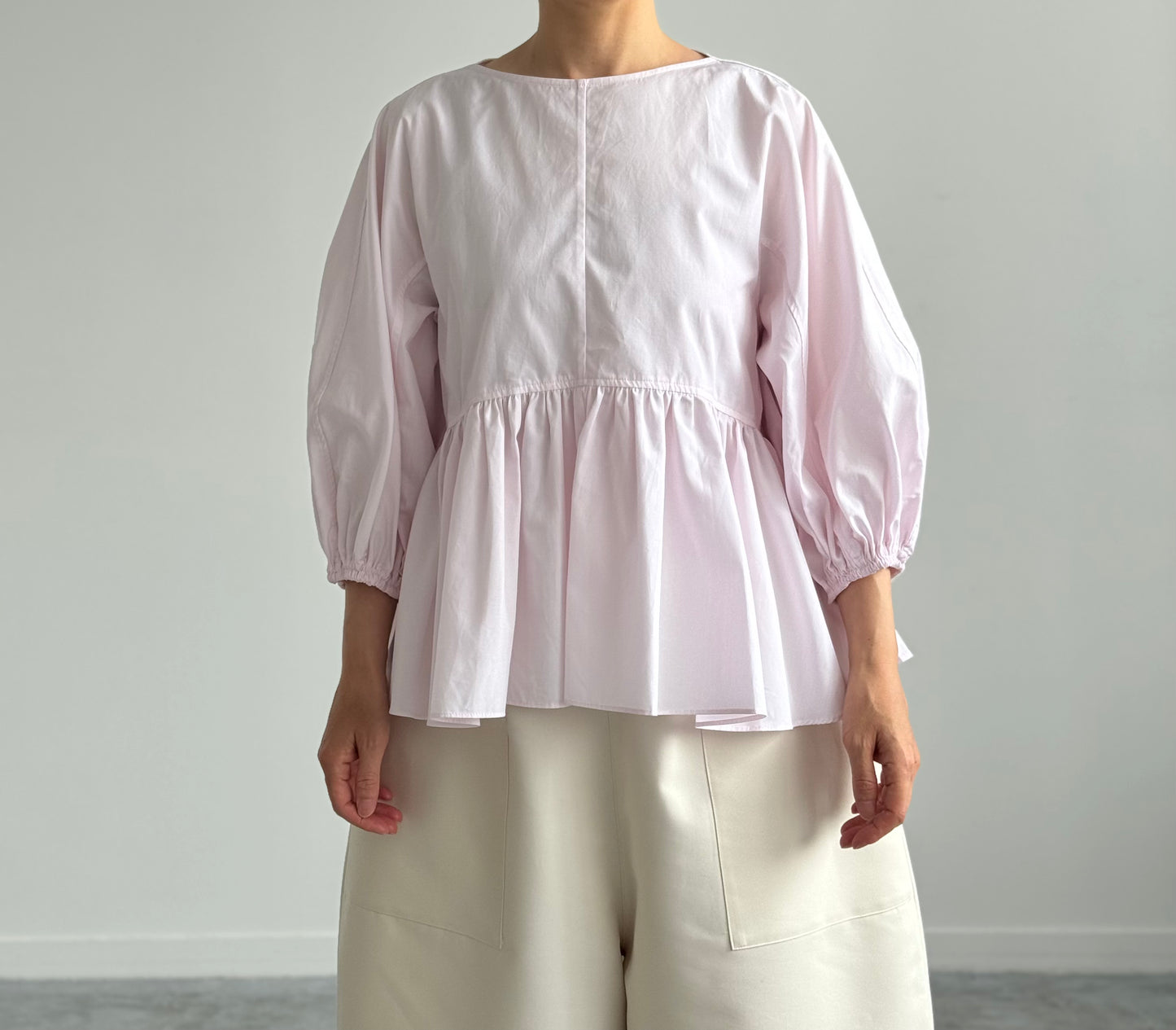 VOLUME SLEEVE GATHER PULLOVER TENNE HANDCRAFTED MODERN ブラウス 通販 取扱店