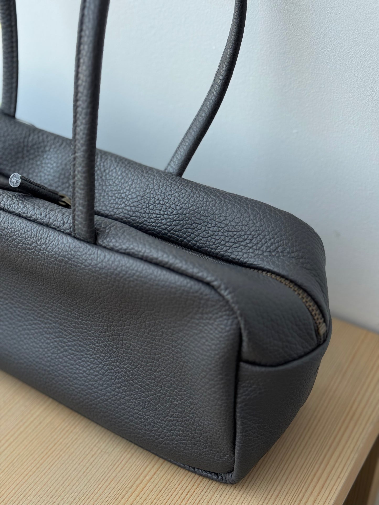 FLUTE BAG (シボ / CHARCOAL GRAY) a (アー)フルートバッグ 通販 取扱店