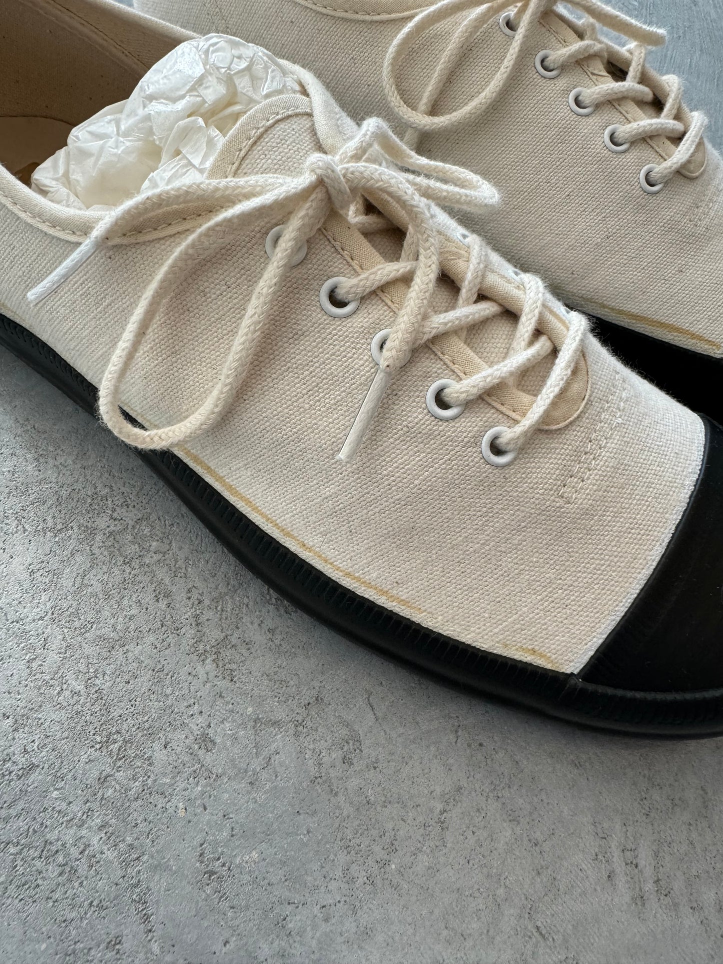 HOLECUT SNEAKERS Marbot スニーカー 通販
