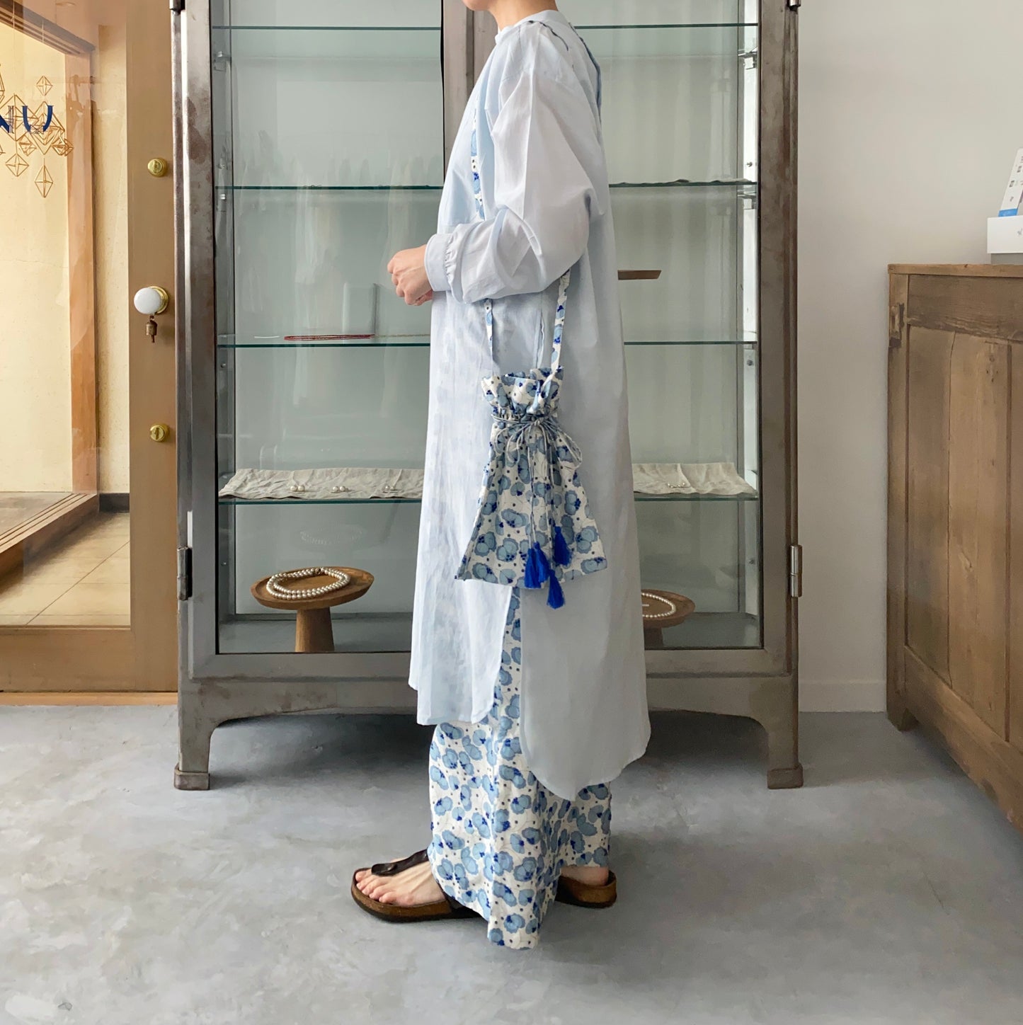 Embroidery Tuck Pants ( White/Blue) BUNON ブノン パンツ 通販