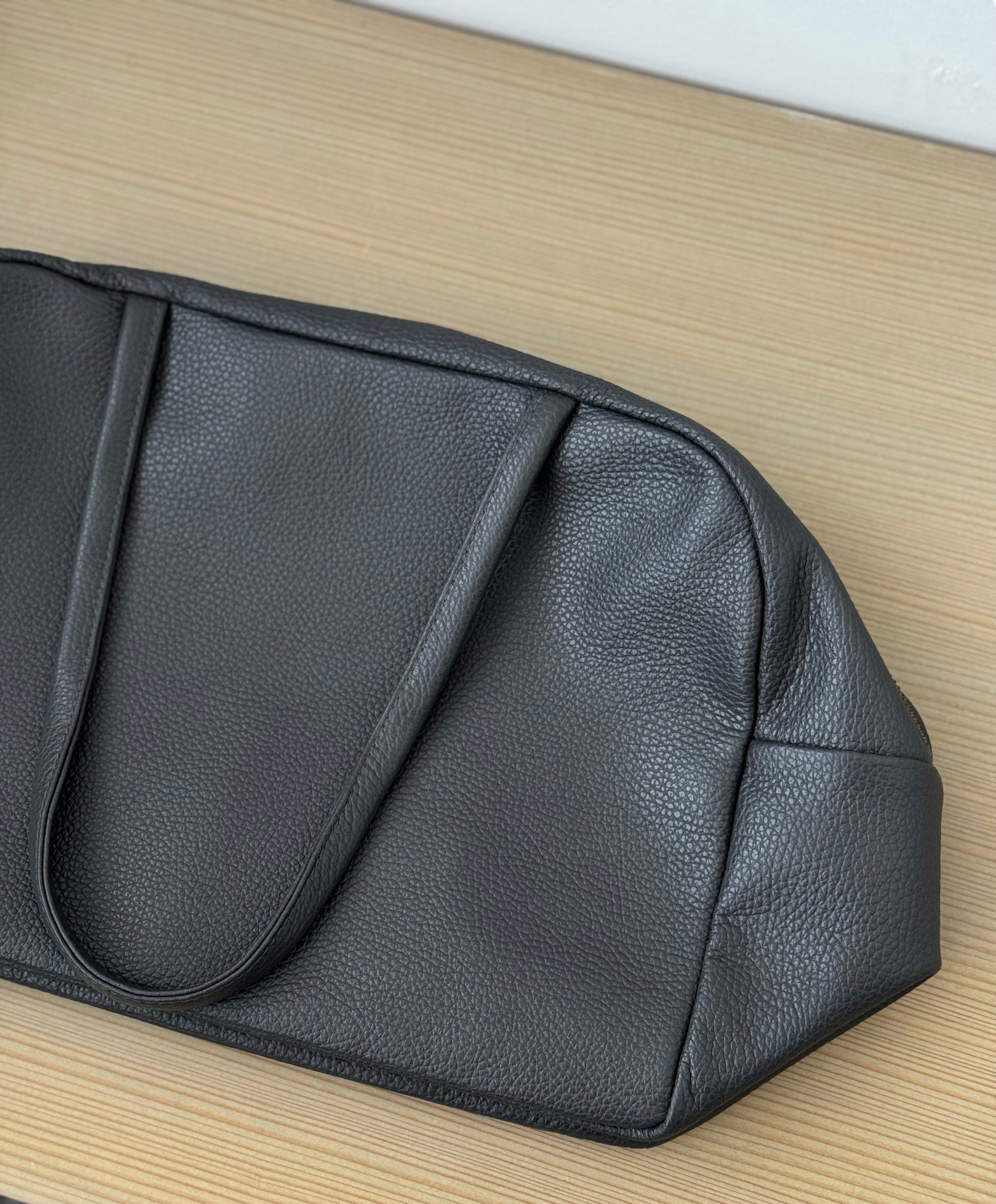 Boston L (シボ / CHARCOAL GRAY)  a(アー）ボストン　通販　取扱店