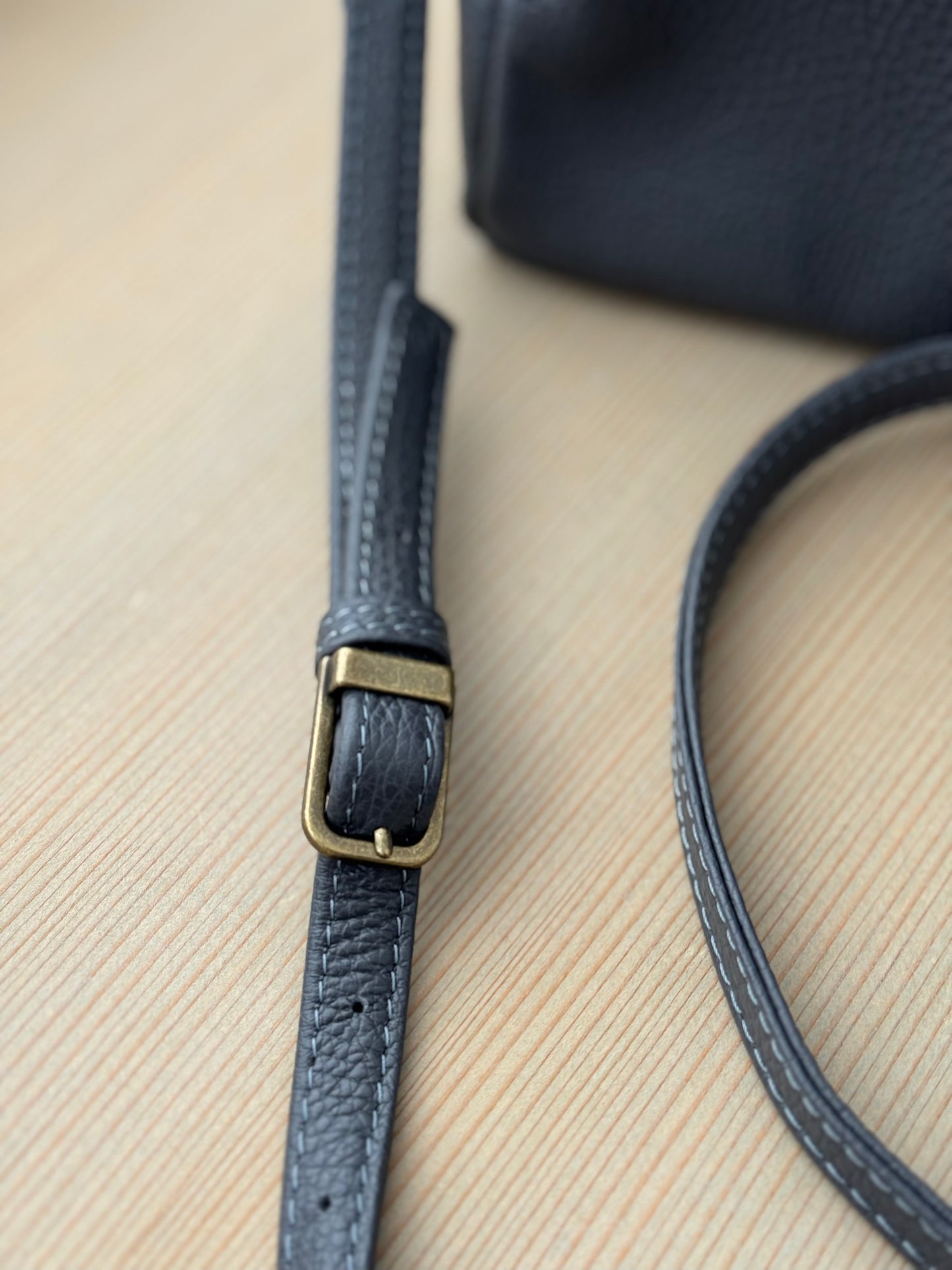 BOSTON SHOULDER BAG （シボ / CHARCOAL GRAY) a ショルダーバッグ　通販　取扱店