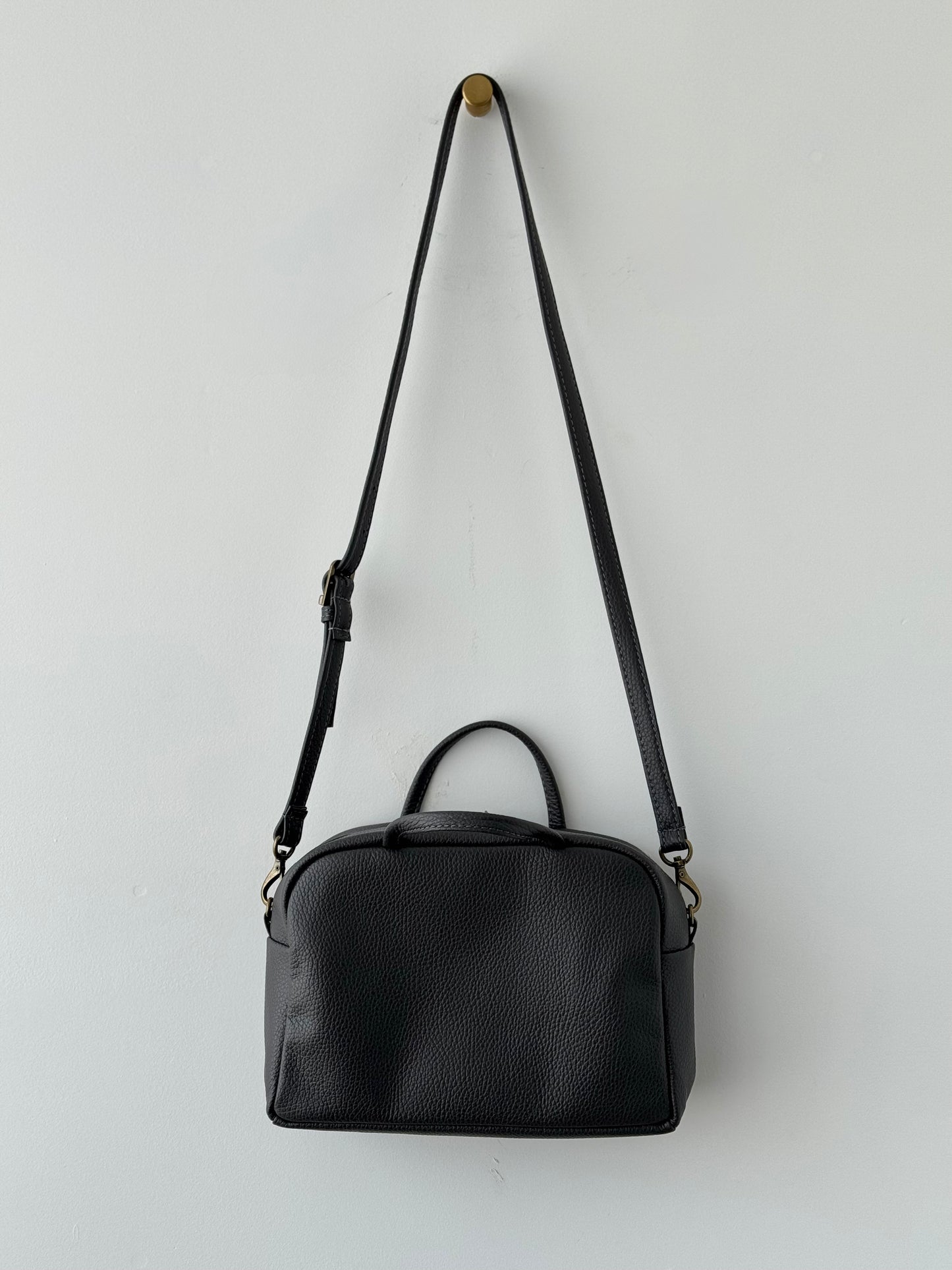 BOSTON SHOULDER BAG （シボ / CHARCOAL GRAY) a ショルダーバッグ　通販　取扱店