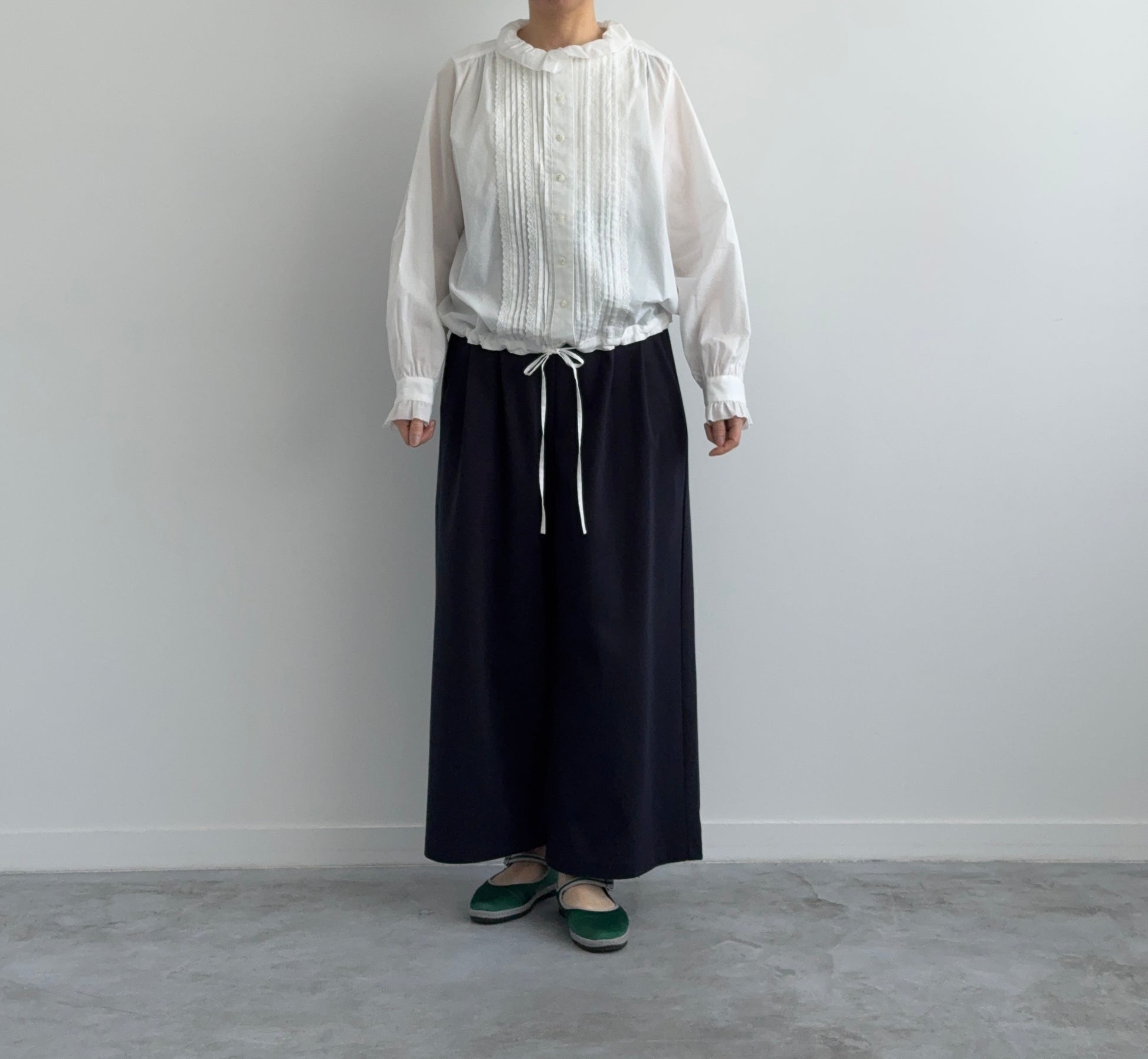 ピンタックとレースのブラウス　Porter des boutons　ポルテデブトン　通販　取扱店　着画　正面