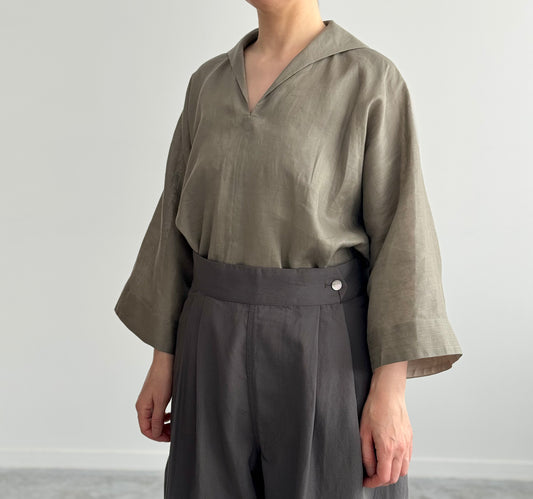 リネンのセーリングSH　CHEVAL plus シャツ　通販　取扱店　khaki 着画　アップ