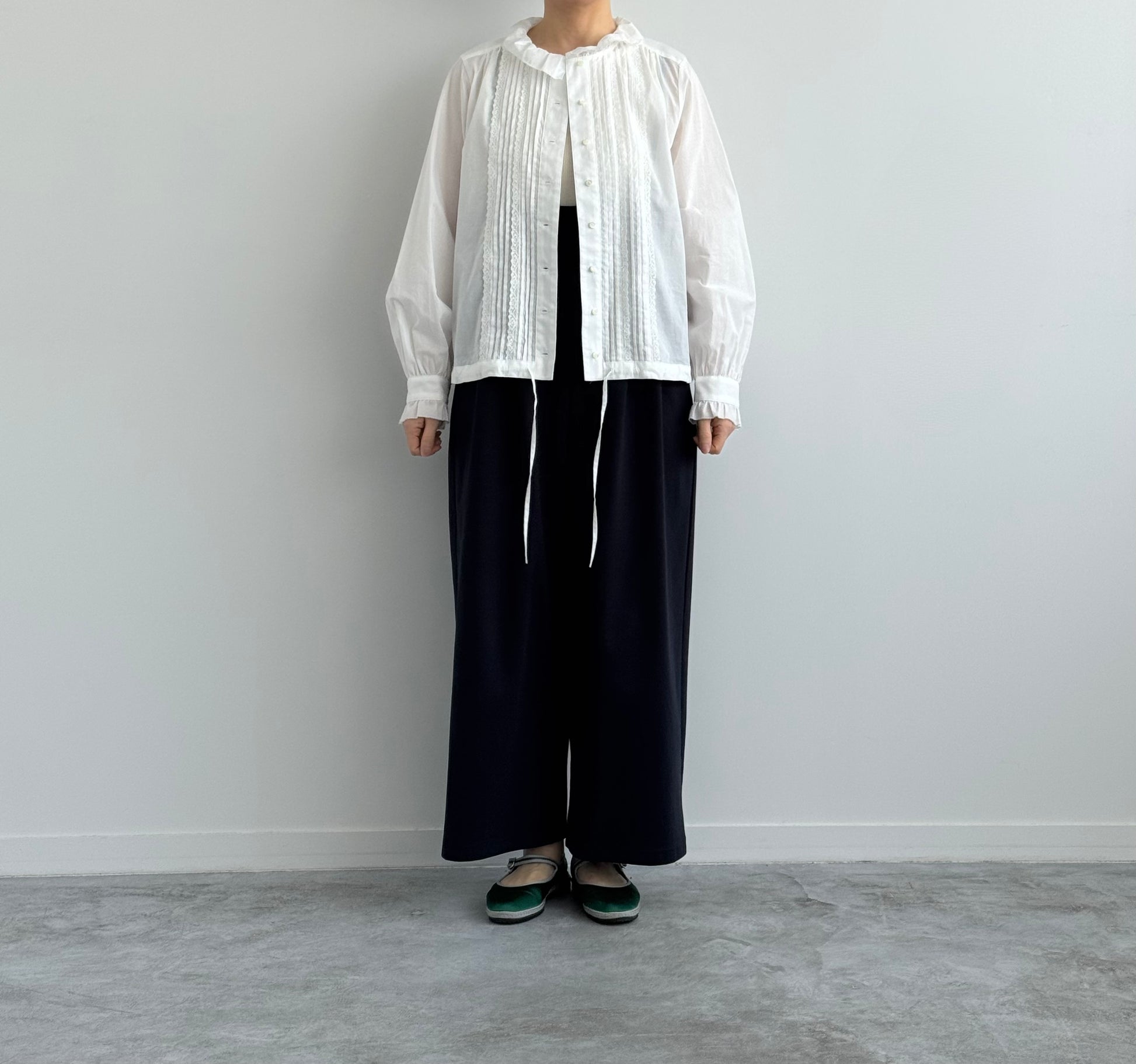 ピンタックとレースのブラウス　Porter des boutons　ポルテデブトン　通販　取扱店 着画　正面