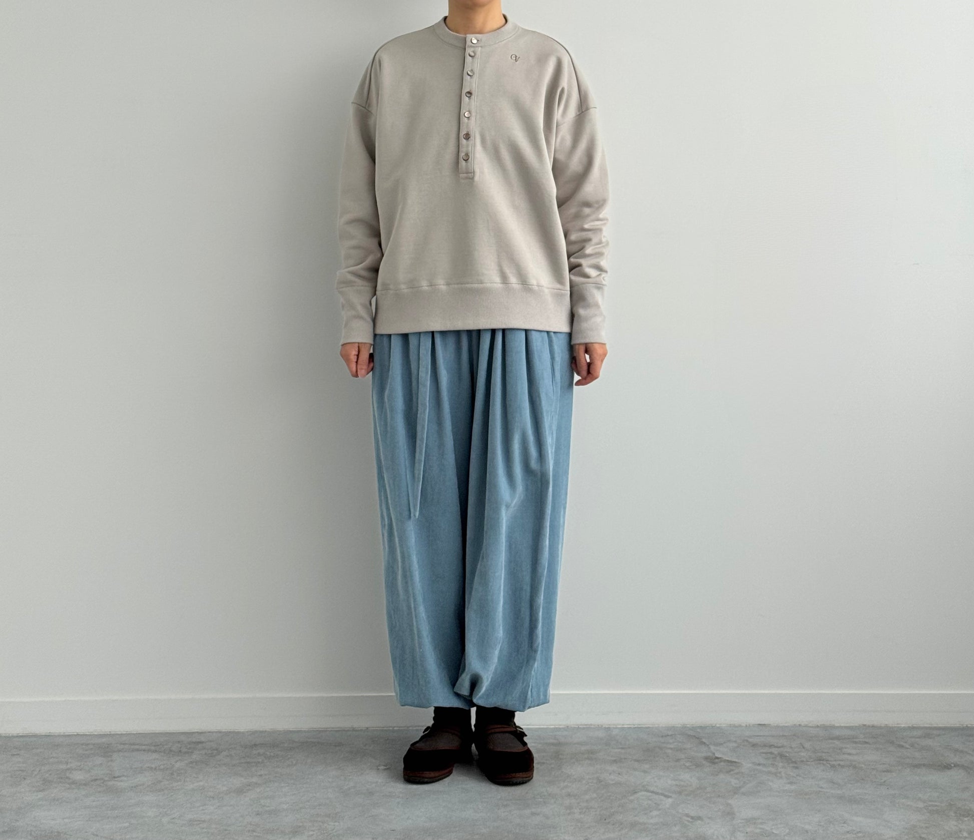 ボタンフロントのスウェット CHEVAL plus　通販　取扱店