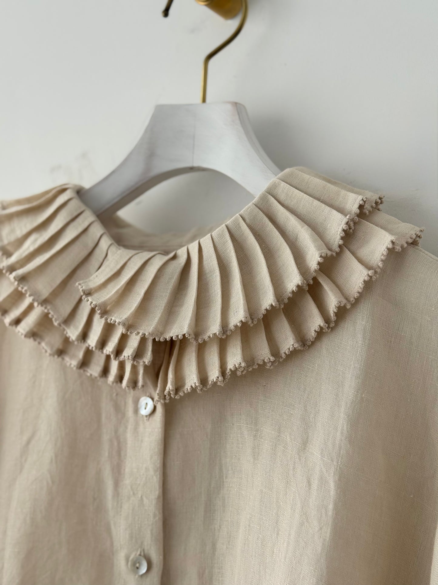 TUCK COLLAR BLOUSE