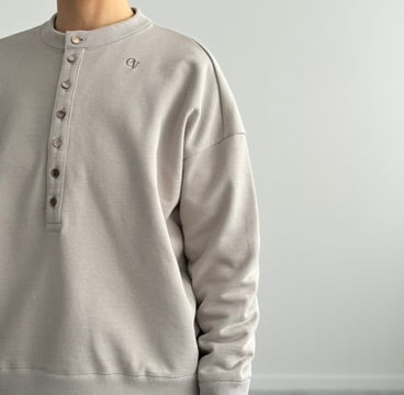 ボタンフロントのスウェット CHEVAL plus　通販　取扱店