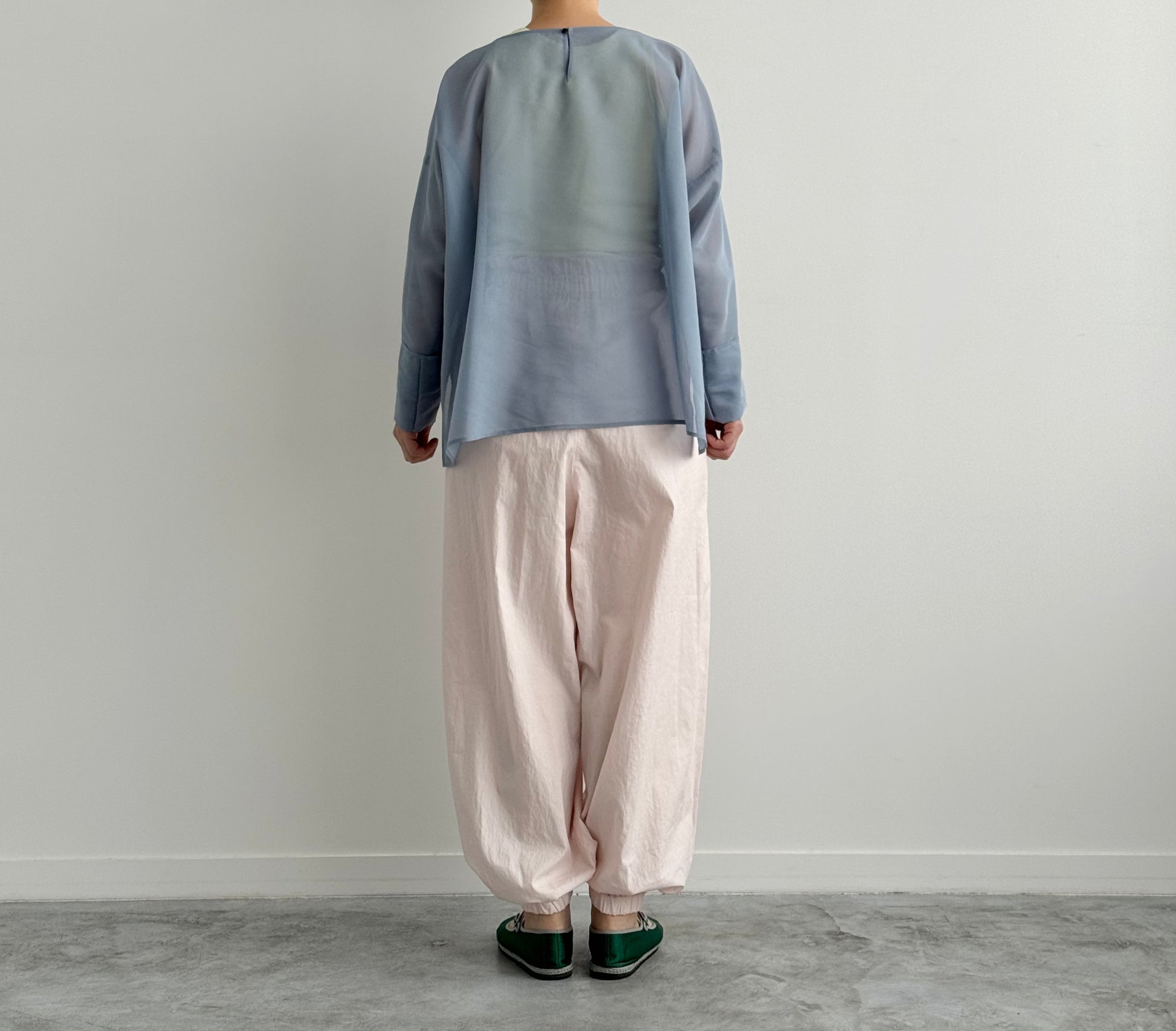 ATTACHEMENT PANTS (COTTON) アタッチメントパンツ TENNE HANDCRAFTED MODERN　通販 着画　pink 後

