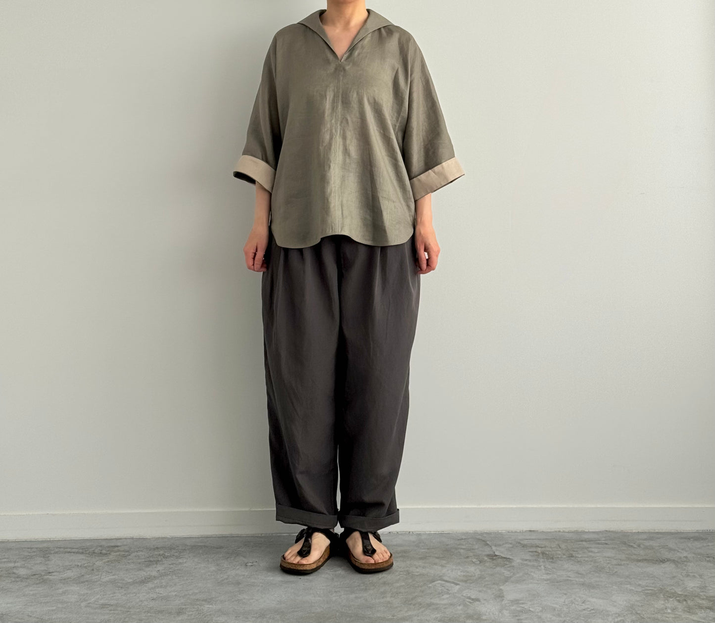 CHEVALのパンツ CHEVAL plus　通販　取扱店　gray 着画　正面