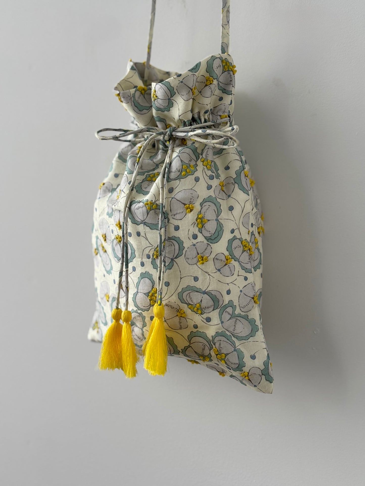 Embroidery Drawstring Shoulder Bag (Pastel Yellow)