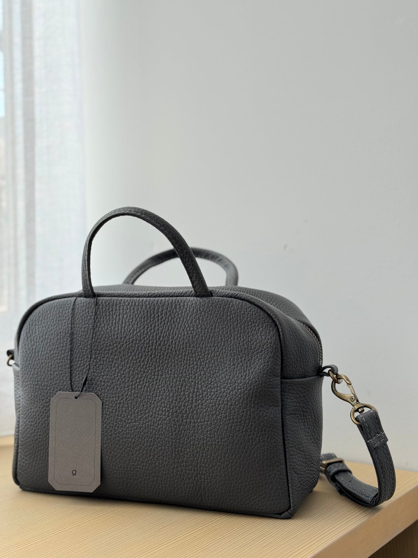 BOSTON SHOULDER BAG （シボ / CHARCOAL GRAY) a ショルダーバッグ　通販　取扱店