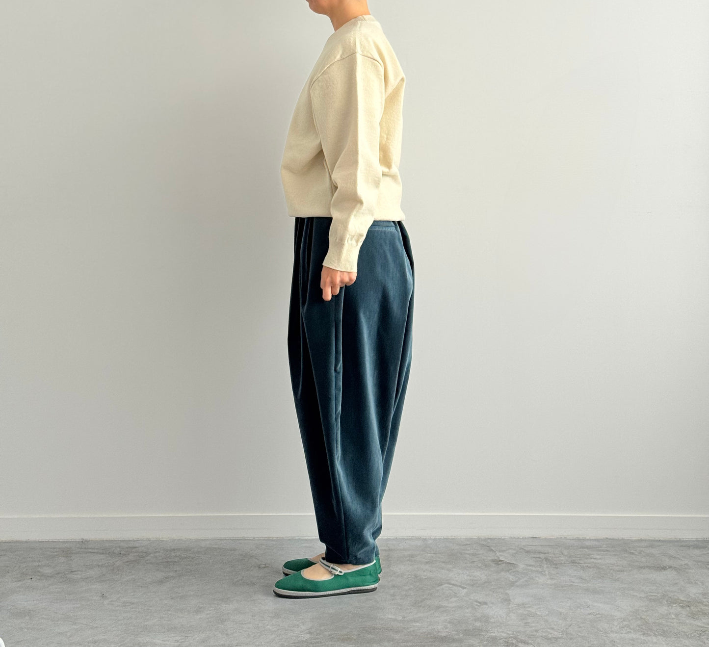 3 TUCK TAPERED PANTS ( BLUE )