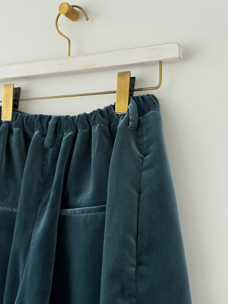 3 TUCK TAPERED PANTS ( BLUE )