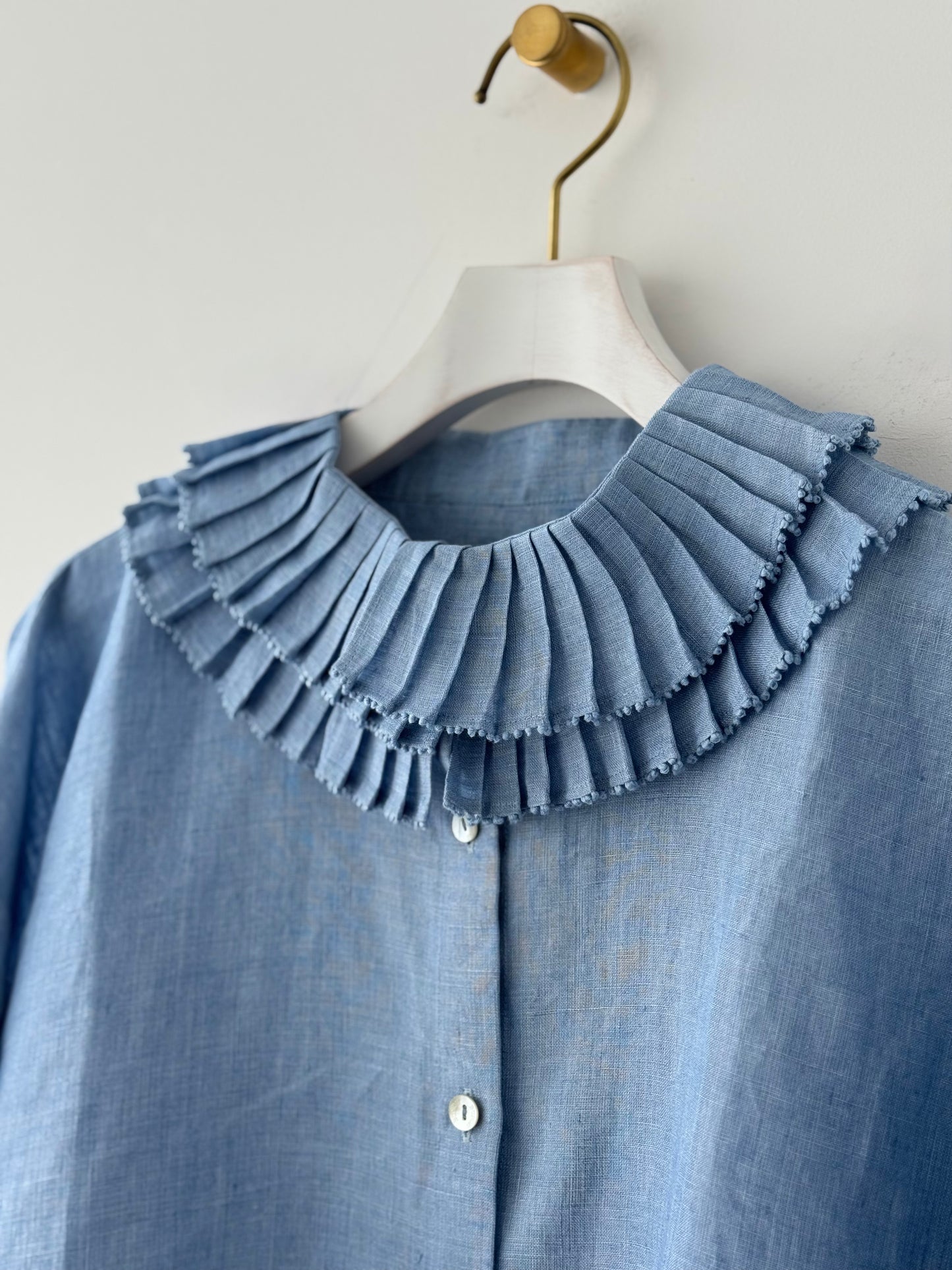 TUCK COLLAR BLOUSE