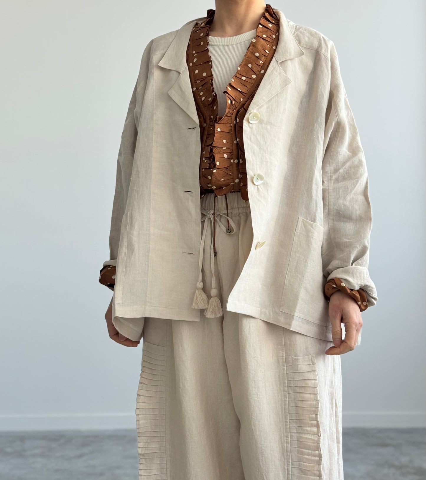 FRILL CAPE