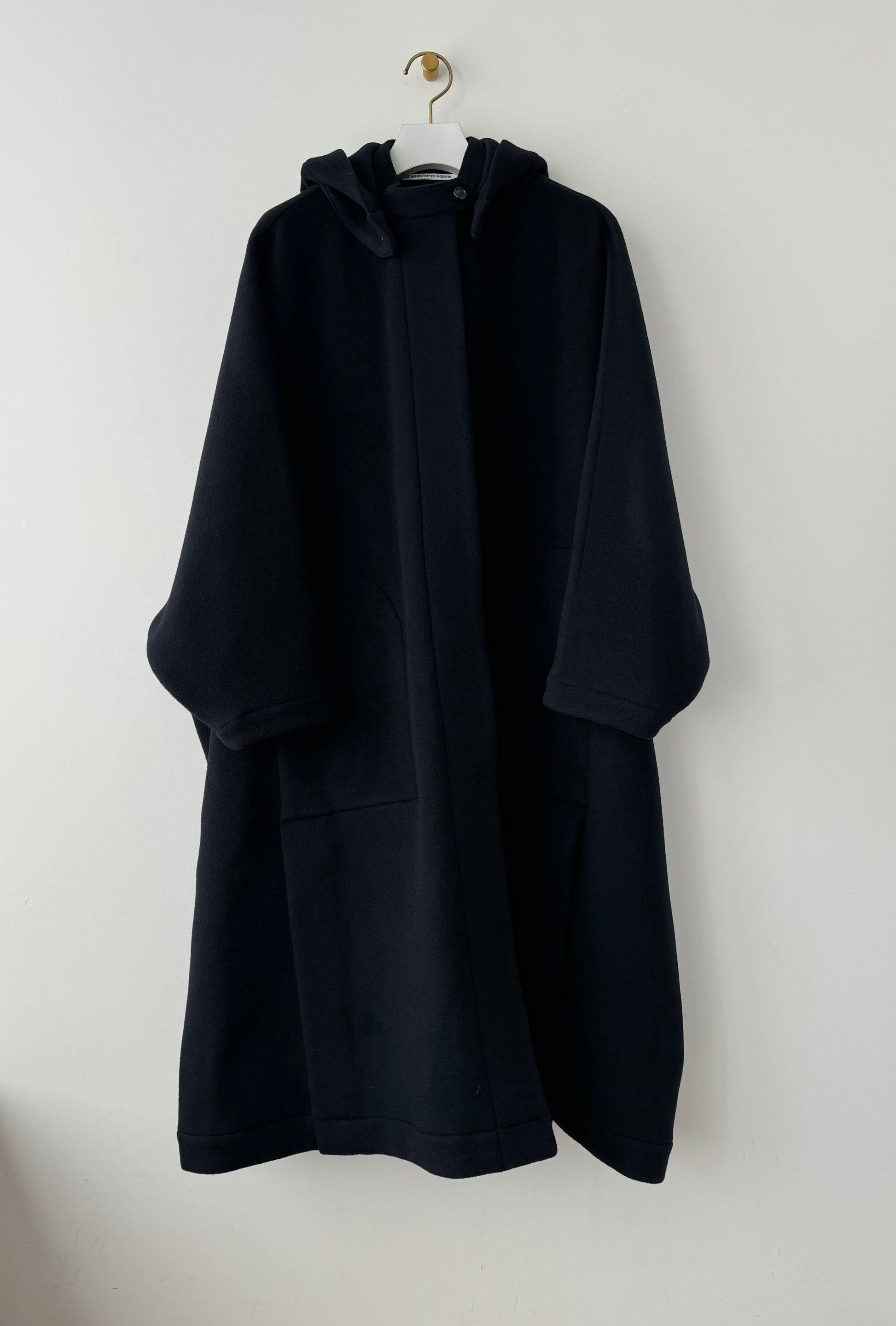Long cape coat (Navy)　TENNE HANDCRAFTED MODERN コート　通販　取扱店