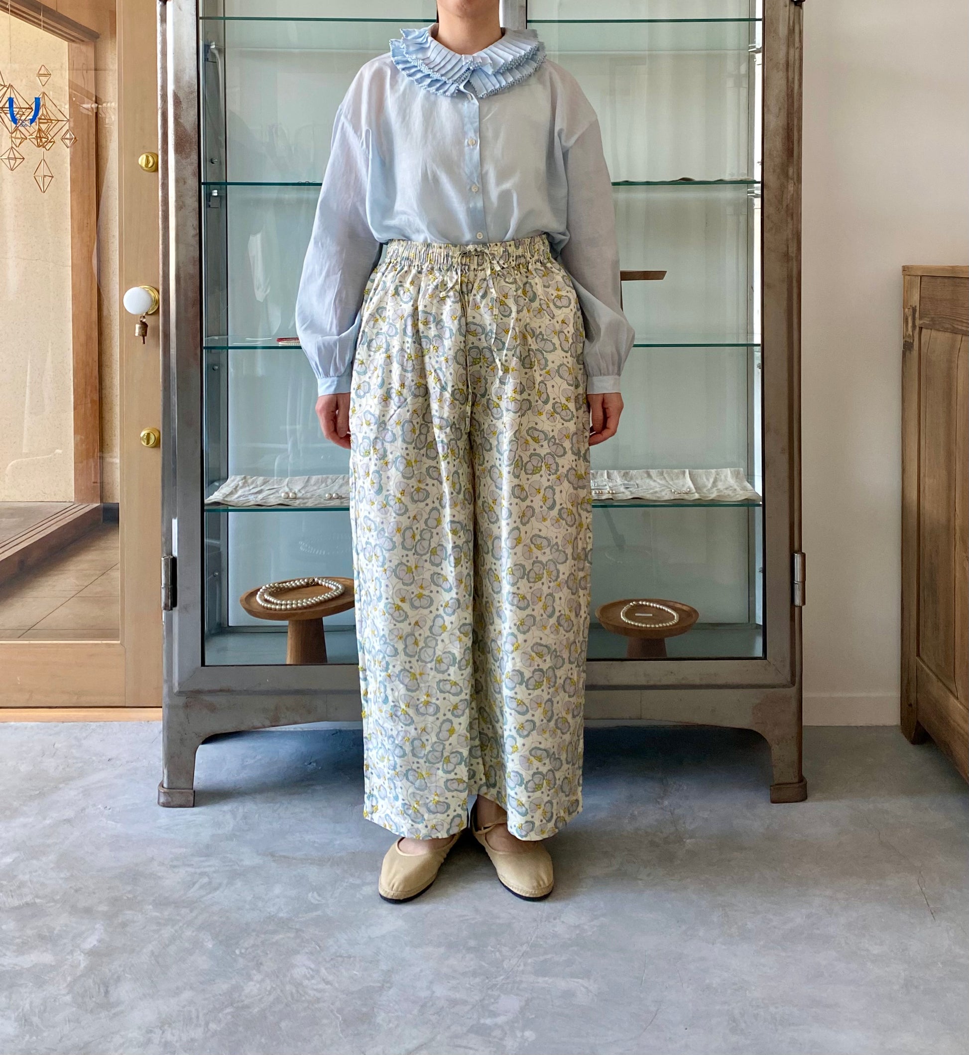 Embroidery Tuck Pants ( White/Blue) BUNON ブノン パンツ 通販  