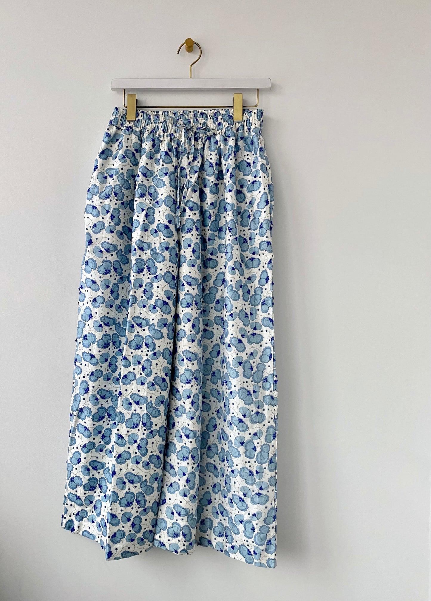 Embroidery Tuck Pants ( White/Blue) BUNON ブノン パンツ 通販