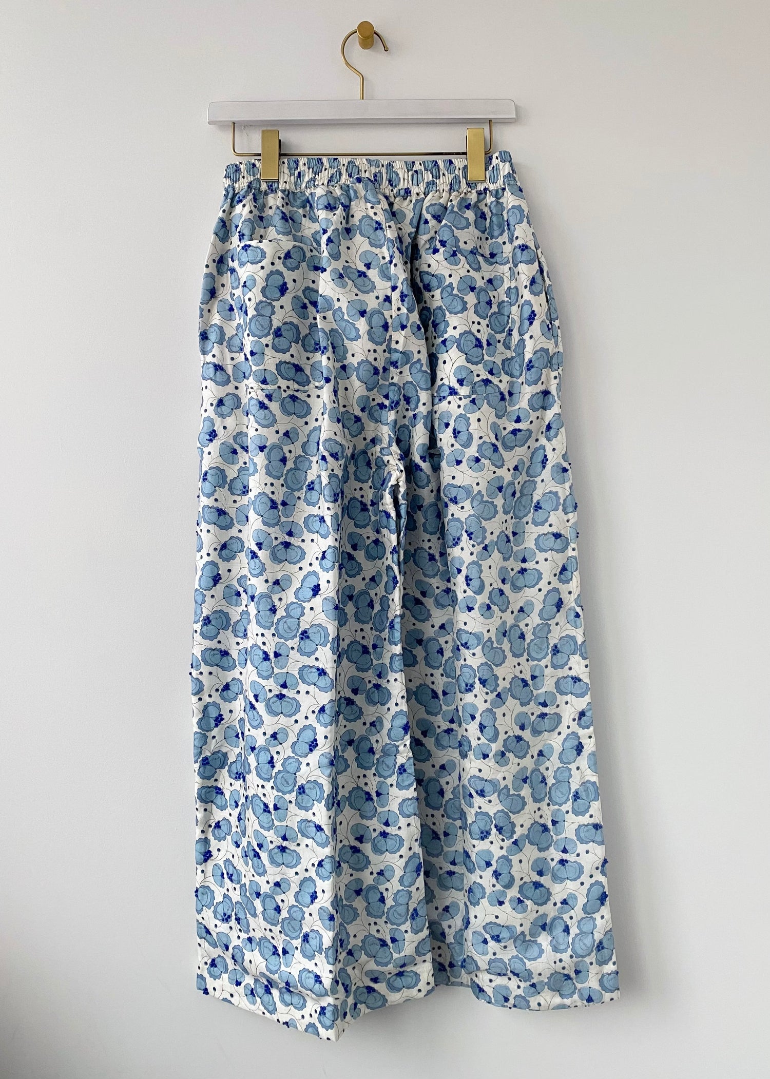 Embroidery Tuck Pants ( White/Blue) BUNON ブノン パンツ 通販