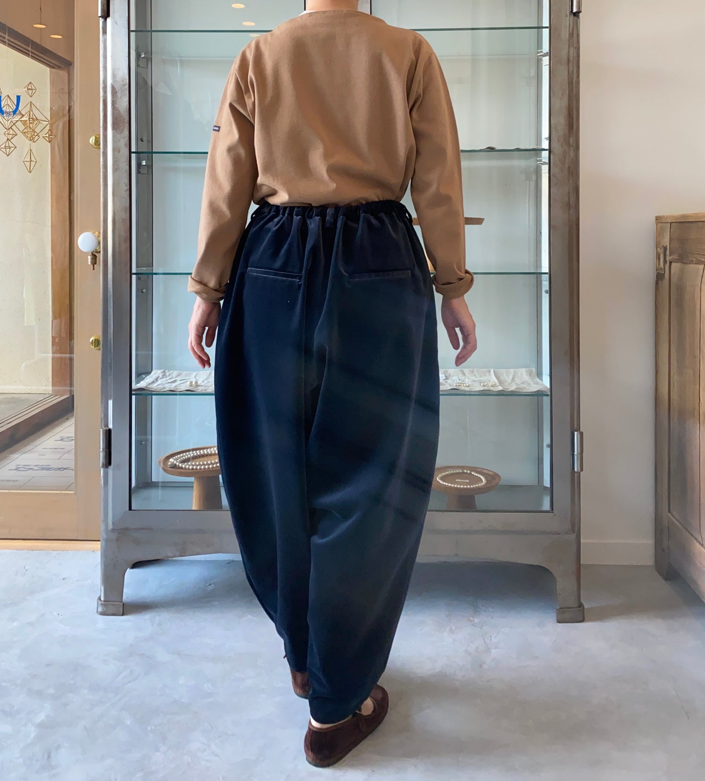 TENNE HANDCRAFTED 3 TUCK TAPERED PANTS - www.vegvoyages.com